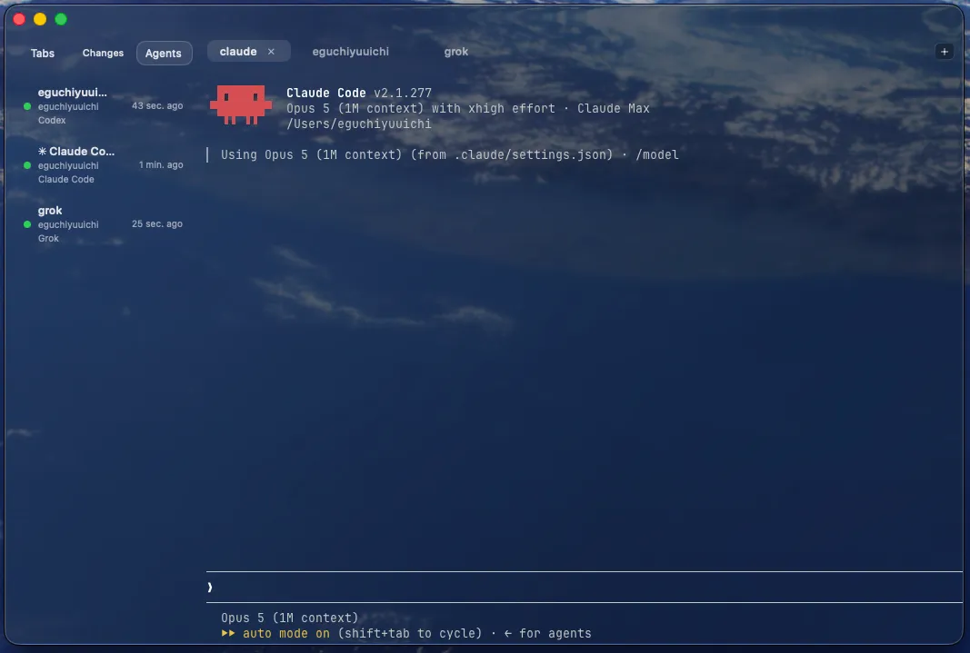 接続中のエージェント 3 つが、状態、ペインのタイトル、CLI 名とともに並んだエージェントサイドバー。